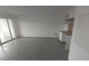Location appartement  m² T-2 à Cogolin  708 €