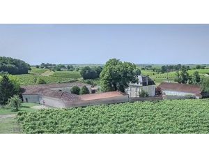 Propriete à vendre 18 pièces proche de COGNAC. Terrain de 3 2ha