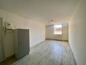 A VILLENEUVE SUR LOT  RIVE GAUCHE T2 AVEC PARKING A PROXIMIT