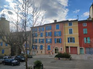 Lorgues   charmante maison de village avec un atelier / magasin