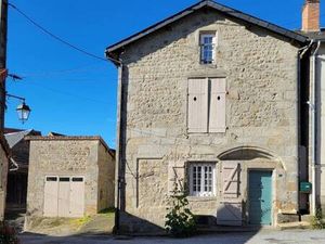 Maison de village pierres et poutres authentiques