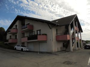 Appartement type 1  terrasse  cave et 1 place de parking