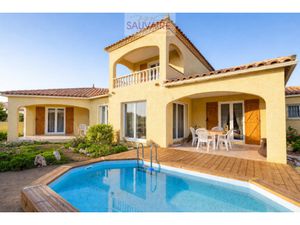 Villa 4 faces avec piscine et chambres en rez-de-chaussée