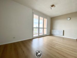 Appartement 2 pièces de 43 m2 avec parking  cave  garage et