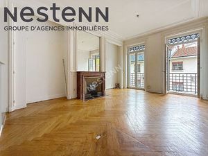 Triangle d'Or - T2 Haussmannien - Traversant - Ascenseur -