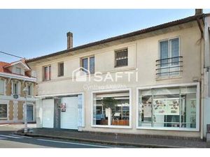 Immeuble avec appartement T3 au 1er étage et local commercial au RDC!