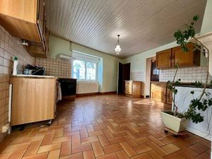 À VENDRE – Maison de caractère avec dépendances à Échay