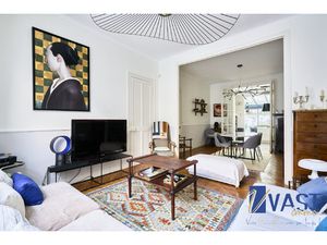 Maison avec 4 chambres  jardin  cave et 2 garages !