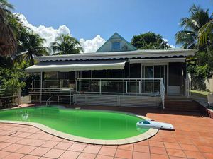 Maison à deux pas de la plage et des commodités!