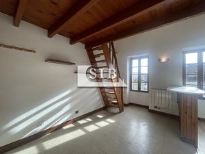 Studio avec mezzanine - Loyer 545 00 € + 30 00 €