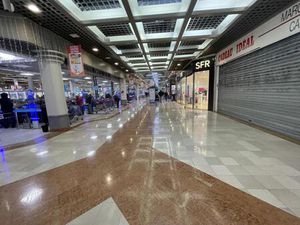 AIRE SUR LA LYS - GALERIE MARCHANDE - EMPLACEMENT POUR KIOSQUE