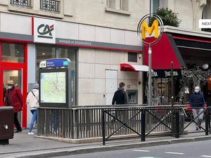 BOUTIQUE LOCATION PURE 79M2  ÉQUIPÉE D'UNE EXTRACTION - EMPLACEMENT N°1 - BOULOGNE-BILLANC