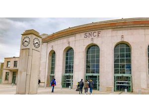 BOUTIQUE LOCATION PURE 377M2 - EMPLACEMENT N°1 - 78000 VERSAILLES