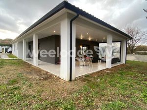 Maison de plain-pied T6 avec 4 chambres et un atelier/bureau