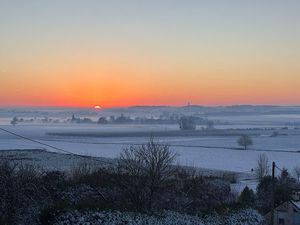 Jolie longère avec vue imprenable  piscine et cheminée ST REMY LA VARENNE