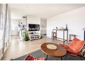 Appartement rénové avec vue imprenable – Luminosité et él?