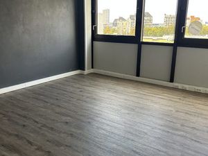 3 bureaux +1 salle de réunion