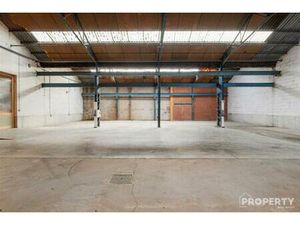 Industrieel gebouw te koop in Izegem