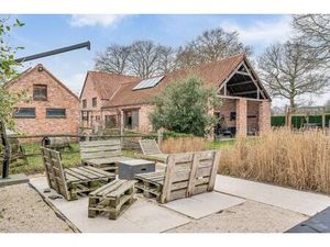 Uniek landhuis op een perceel van +/- 27 are in een GROENE oase