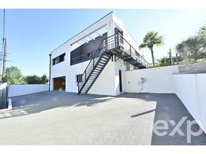 Maison contemporaine sur sous-sol  trois chambres à Saintes