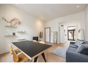 Gerenoveerd appartement met gezellig terras en één slaapkamer