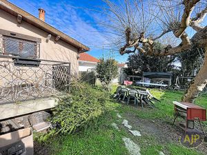 GUJAN MESTRAS - Meyran - Maison 7 pièces de 104 m2 environ.