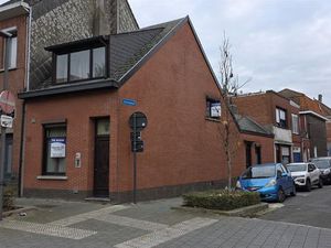 Hoekwoning nabij het centrum