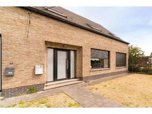 Gelijkvloers app met tuin  garage en carport!