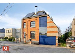 Architectenwoning met inpandige garage.