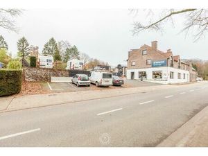 Multifunctioneel kantoorgebouw met magazijnen