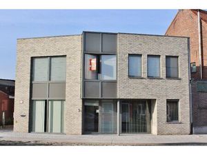 Instapklaar appartement met zonnig terras in de dorpskern