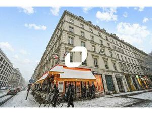 A LOUER  PARQUET  MOULURES  CHEMINEE