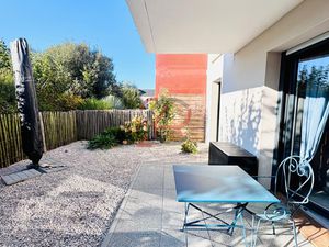 T2 RDC avec superbe extérieur privatif & garage Châteaubou