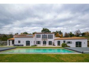 Maison de 8 pièces de 300 m² située à Le Plan-de-la-Tour