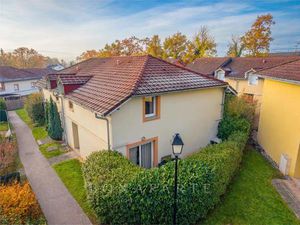 Prévessin-Moëns  maison de 63 m2 avec jardin et piscine dans la résidence