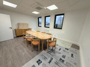 A LOUER - BUREAUX REFAIT À NEUFS À FONTAINEBLEAU-AVON