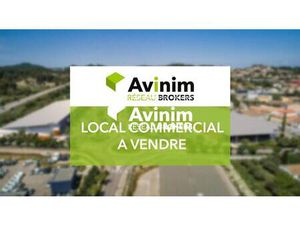 Local commercial de 900m2 sur 2 niveaux