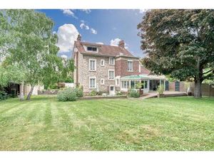 Maison de maître de 264m2  5 chambres  terrain de 1440m2 piscinable