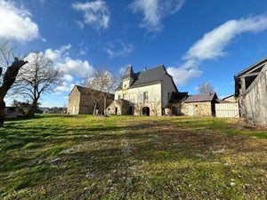 Ancien corps de ferme sur 6300 m2 de terrain