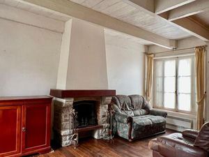 Telgruc Sur Mer Maison T6- à proximité des commerces et à seulement 2 km de la magnifique.