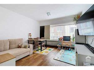 APPARTEMENT 2 CH AVEC GARAGE ET JARDIN DE VILLE