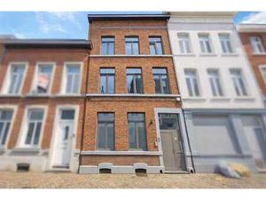 Duplex lumineux  entièrement rénové.