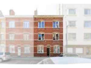 Immeuble de rapport à rénover comprenant 3 appartements!