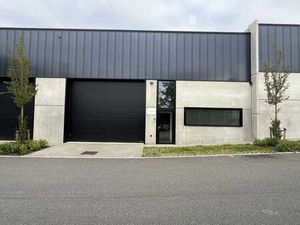 Moderne bedrijfsruimte van 380 m² met magazijn en kantoor...
