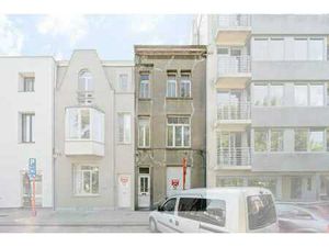 Maison entièrement à rénover à vendre à Ostende!