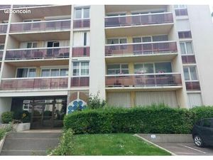 Parking 70 m² Maurepas