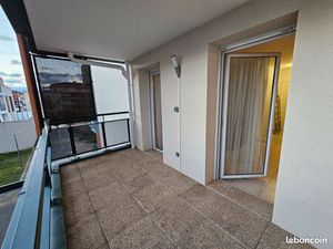 T1 meublé avec garage et balcon  lumineux  bien situé  calme