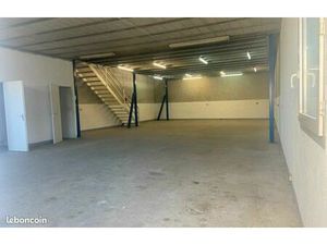 Local d'activité 240 m²