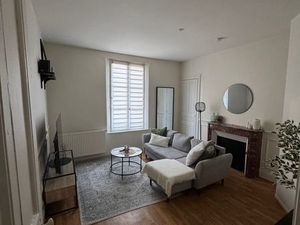 Deux pieces proche theatre de champagne avec place de stationnement