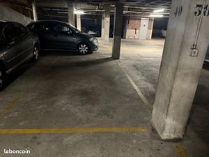 Parking 12 m² Paris